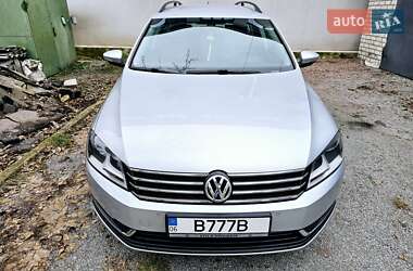 Універсал Volkswagen Passat 2013 в Житомирі