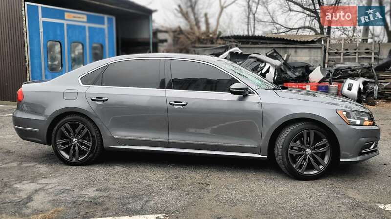 Седан Volkswagen Passat 2015 в Киеве