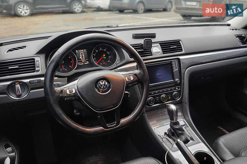 Седан Volkswagen Passat 2015 в Киеве