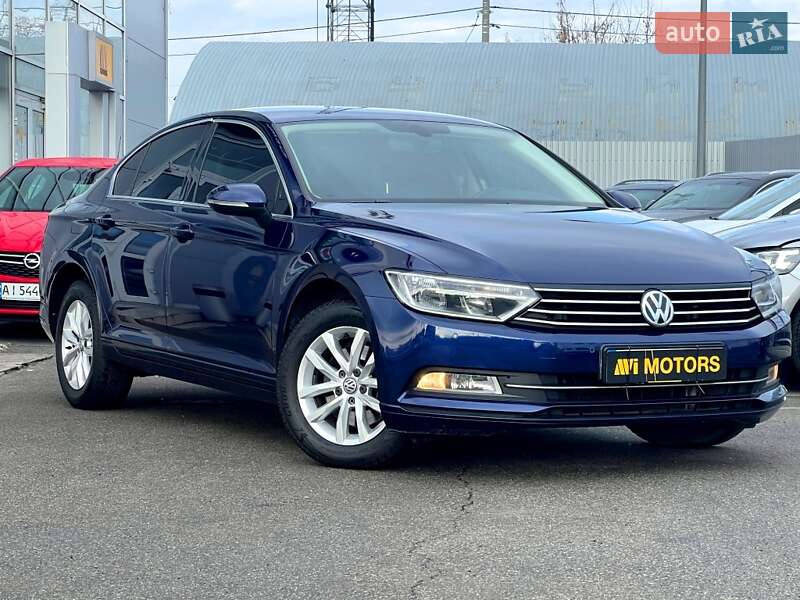 Седан Volkswagen Passat 2018 в Киеве