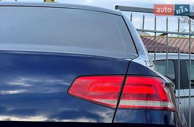 Седан Volkswagen Passat 2018 в Киеве