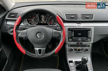 Універсал Volkswagen Passat 2013 в Івано-Франківську