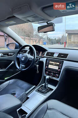 Седан Volkswagen Passat 2012 в Києві