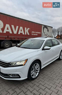 Седан Volkswagen Passat 2017 в Ивано-Франковске