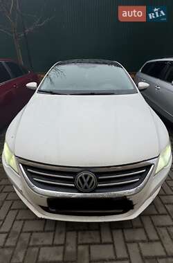 Седан Volkswagen Passat 2010 в Киеве