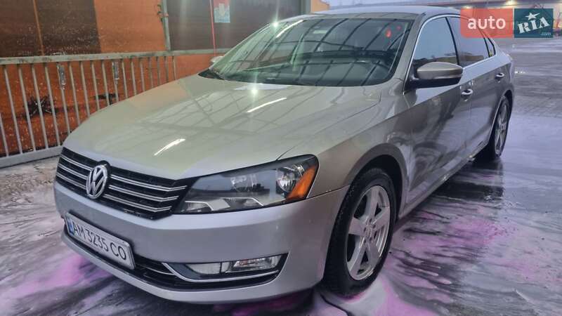 Седан Volkswagen Passat 2012 в Житомирі