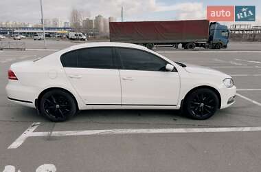 Седан Volkswagen Passat 2012 в Киеве