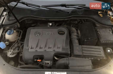 Седан Volkswagen Passat 2012 в 