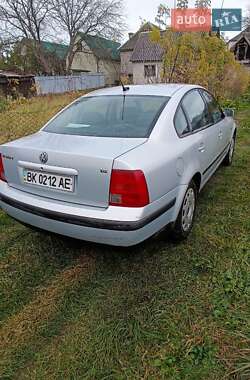 Седан Volkswagen Passat 1999 в Дубні