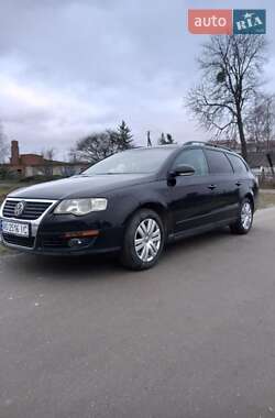 Універсал Volkswagen Passat 2006 в Романіву