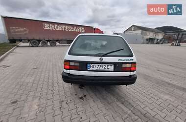 Универсал Volkswagen Passat 1988 в Кременце