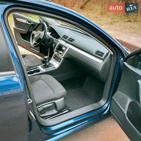 Універсал Volkswagen Passat 2011 в Житомирі