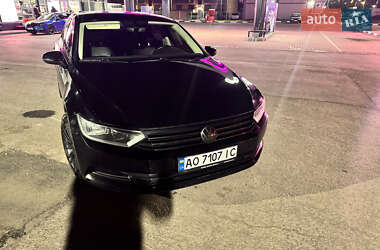 Седан Volkswagen Passat 2015 в Ужгороді