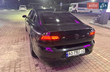 Седан Volkswagen Passat 2015 в Ужгороді