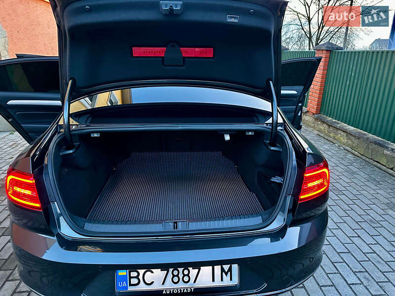 Седан Volkswagen Passat 2018 в Львове