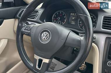 Седан Volkswagen Passat 2014 в Кривом Роге