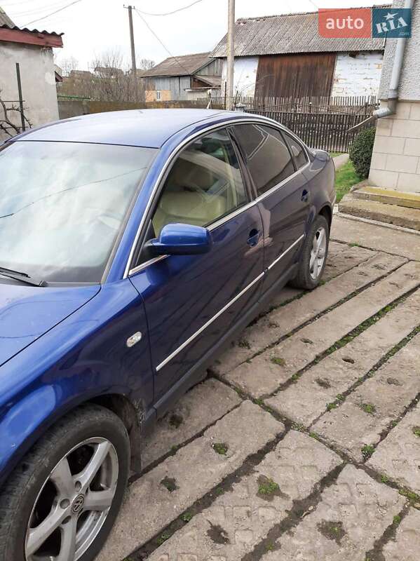 Седан Volkswagen Passat 2001 в Бурштыне