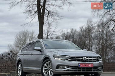 Універсал Volkswagen Passat 2021 в Дрогобичі