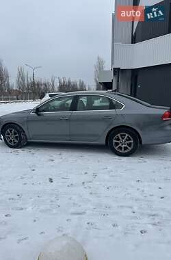 Седан Volkswagen Passat 2015 в Кам'янському