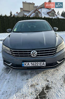 Седан Volkswagen Passat 2015 в Киеве