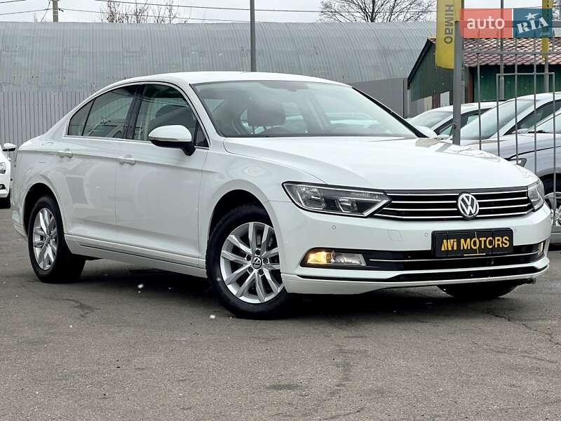 Седан Volkswagen Passat 2017 в Києві