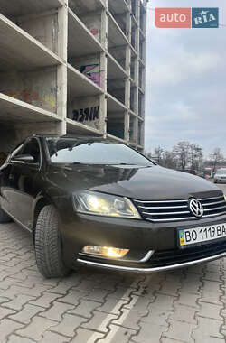 Седан Volkswagen Passat 2012 в Тернополі