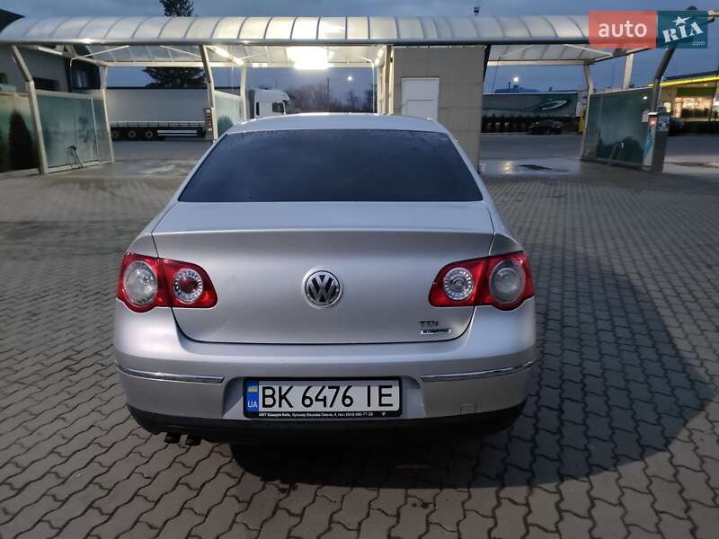 Седан Volkswagen Passat 2005 в Сарнах