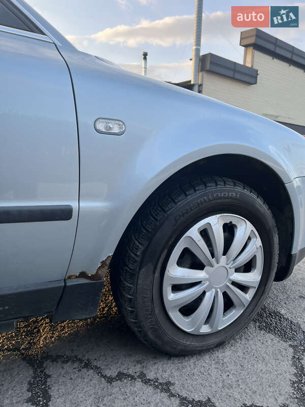 Седан Volkswagen Passat 2001 в Ужгороде