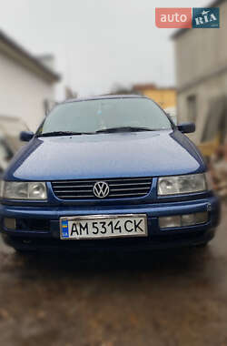 Універсал Volkswagen Passat 1995 в Житомирі