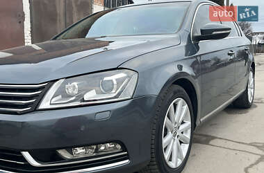 Седан Volkswagen Passat 2013 в Звягелі