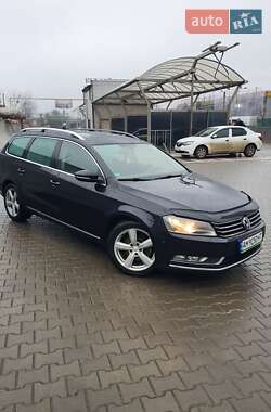 Універсал Volkswagen Passat 2012 в Житомирі