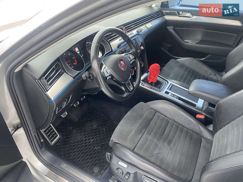 Седан Volkswagen Passat 2016 в Коростене