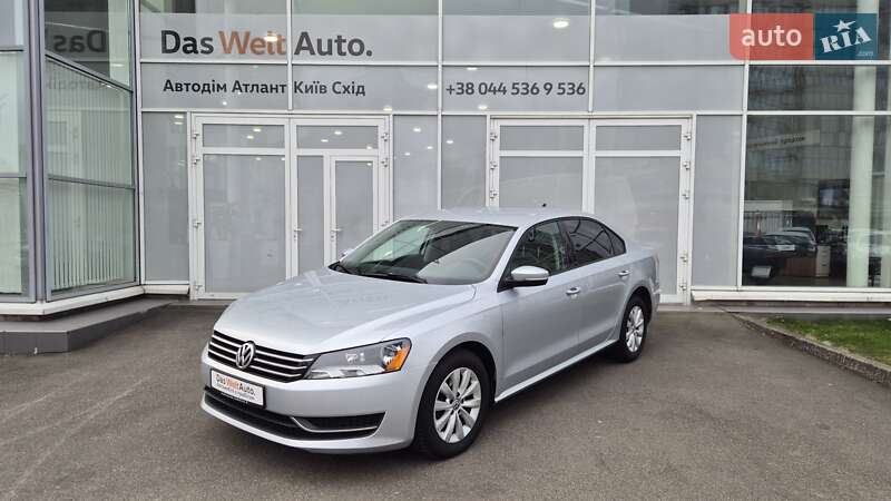 Седан Volkswagen Passat 2013 в Києві