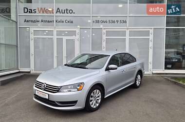 Седан Volkswagen Passat 2013 в Києві