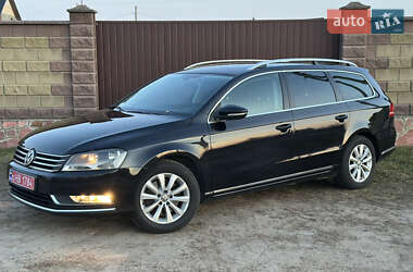 Універсал Volkswagen Passat 2011 в Сарнах