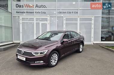 Седан Volkswagen Passat 2018 в Києві