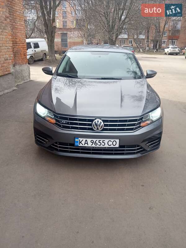 Седан Volkswagen Passat 2017 в Ватутіному