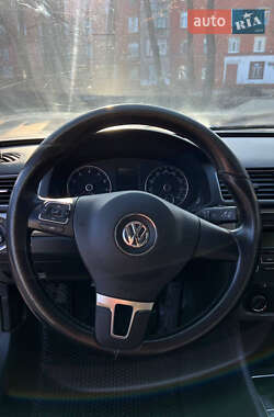 Седан Volkswagen Passat 2014 в Житомирі