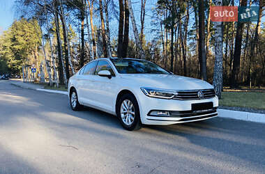 Седан Volkswagen Passat 2018 в Києві