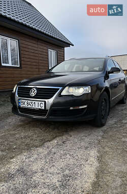 Універсал Volkswagen Passat 2010 в Сарнах