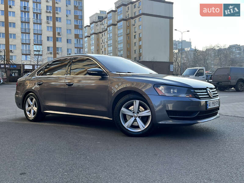 Седан Volkswagen Passat 2012 в Києві