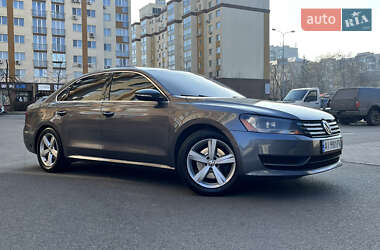 Седан Volkswagen Passat 2012 в Києві