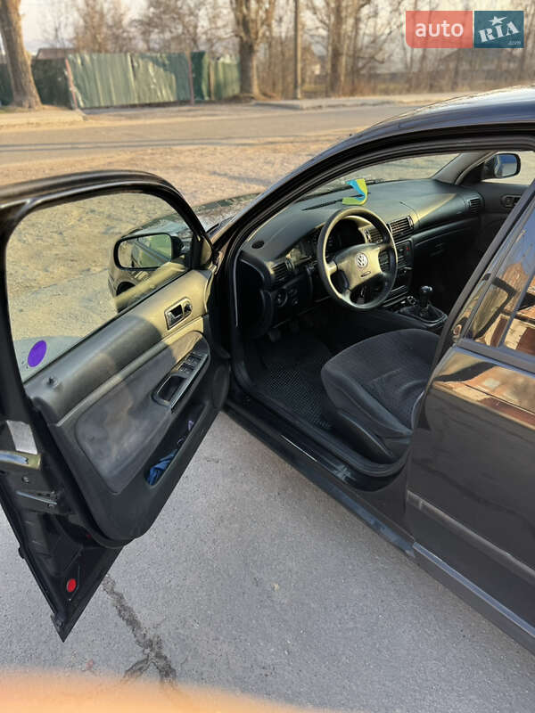 Седан Volkswagen Passat 1998 в Києві