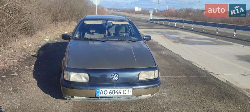 Седан Volkswagen Passat 1989 в Хусте