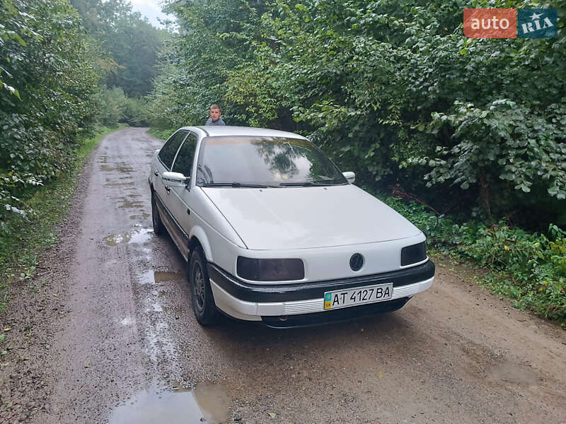 Седан Volkswagen Passat 1990 в Ходорове