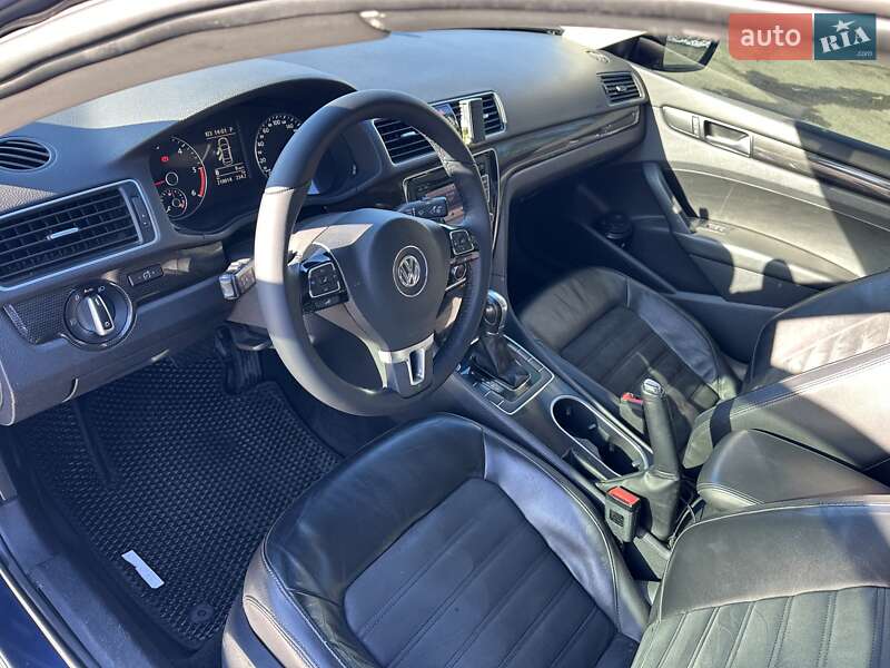 Седан Volkswagen Passat 2012 в Днепре