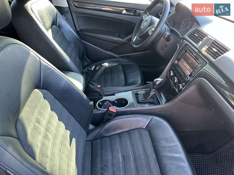 Седан Volkswagen Passat 2012 в Днепре