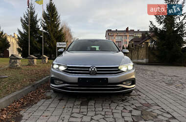 Универсал Volkswagen Passat 2021 в Киеве