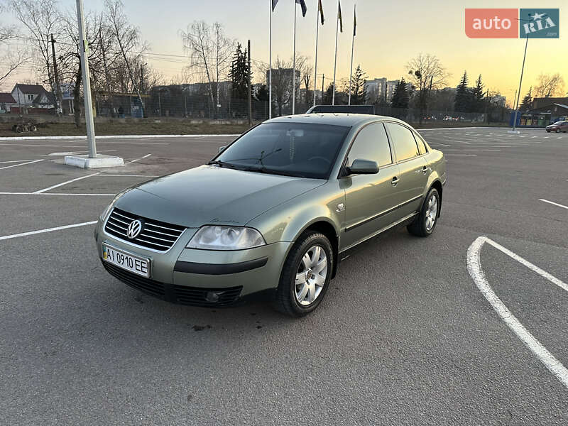 Седан Volkswagen Passat 2002 в Києві