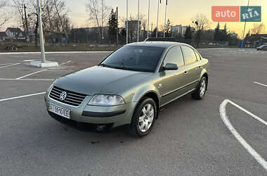 Седан Volkswagen Passat 2002 в Києві